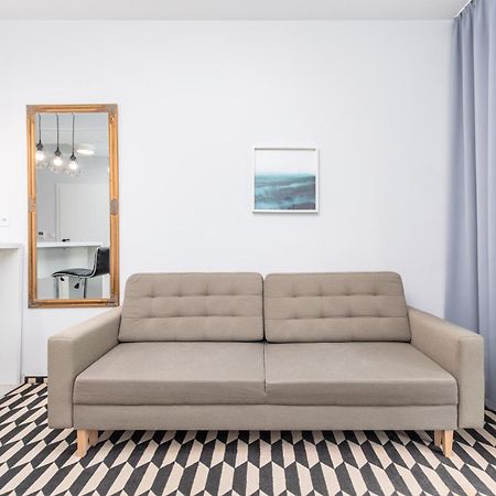 Prymasa Tysiaclecia 83A C - D By Homeprime Warsaw Ngoại thất bức ảnh